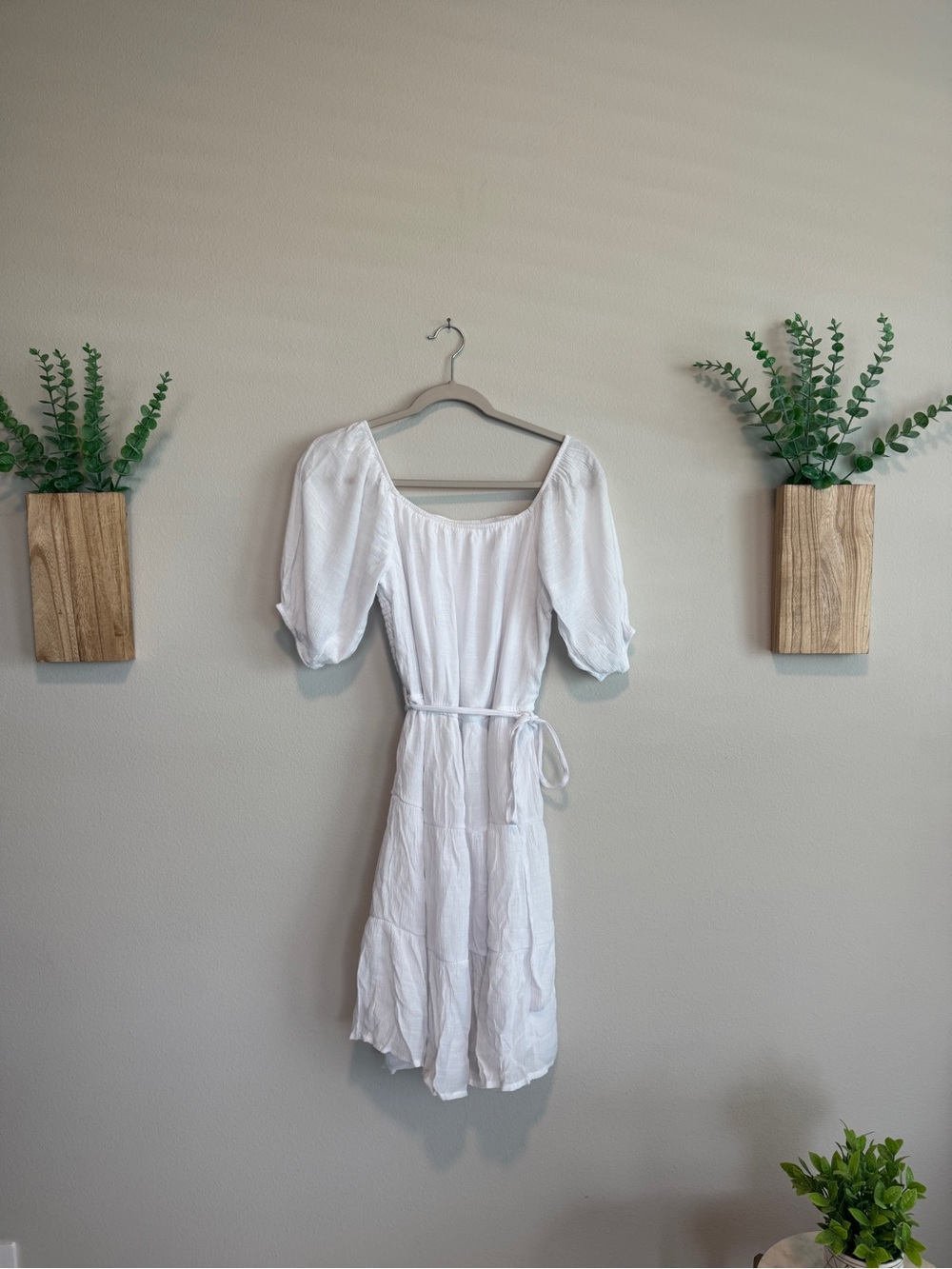 Women’s White Puff-Sleeve Tiered Midi Dress
